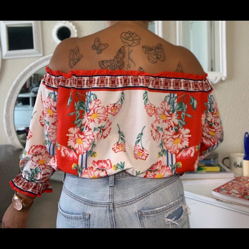 Peek-a-boo floral top S/M